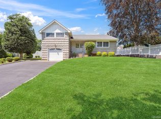4 Jonquill Ln, Kings Park, NY 11754