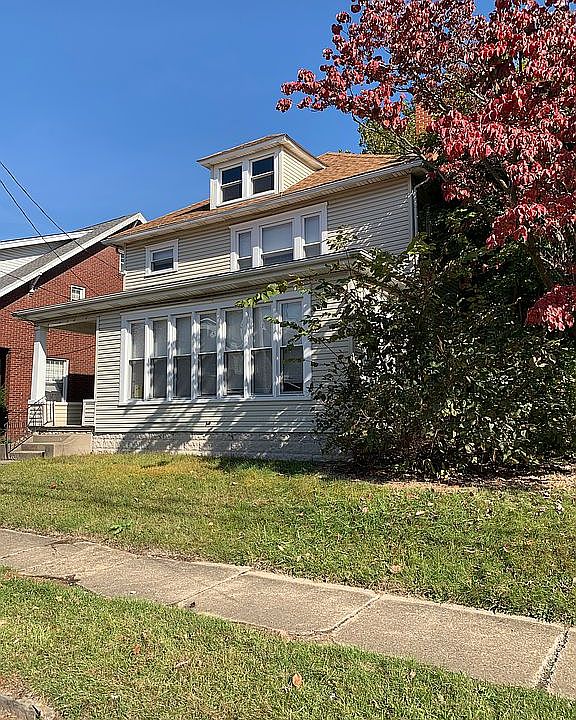 1st image of 134 Broad Ave NW