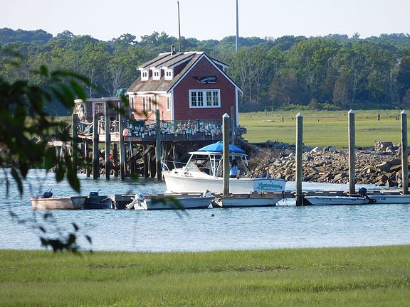 3rd image of 251 Damons Point Rd