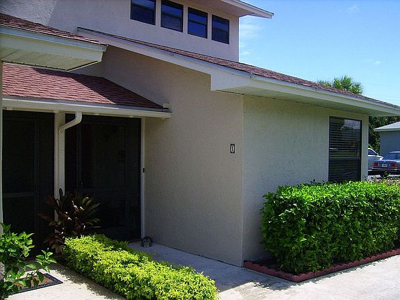 Front entrance w/ covered porch
