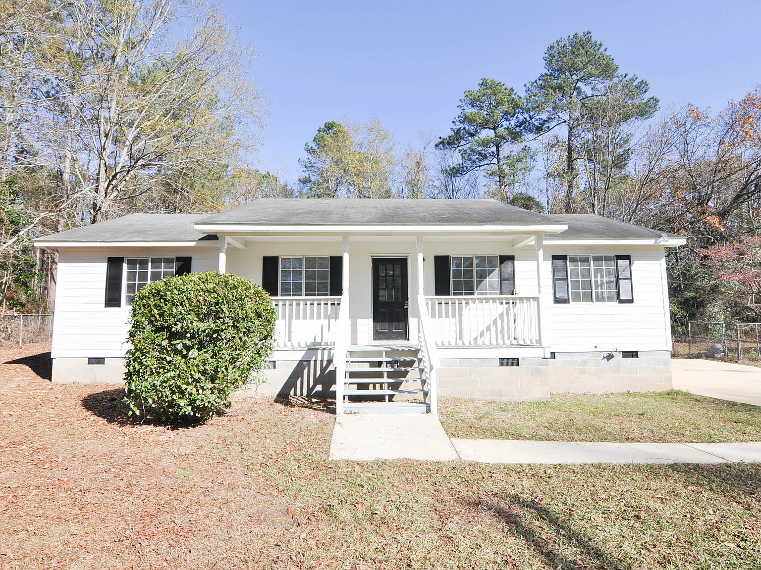 3 bed, 1300 sqft, $1,595 — Photo 1