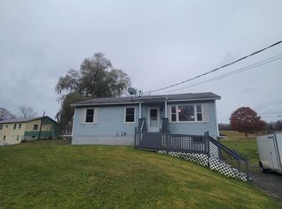 7 Jackson St, Dexter, ME 04930
