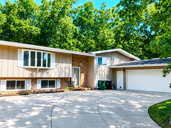 1612 Parkwood Dr, Moberly, MO 65270