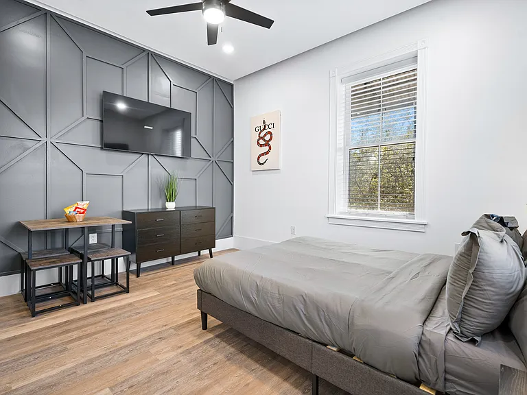 1301 E Columbus Dr #B — Photo 1