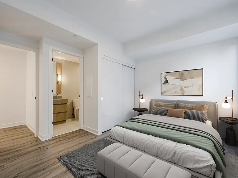 425 Wellington St W — Photo 52