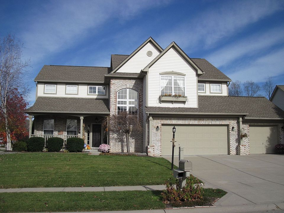 Spacious corner lot of quiet cul-de-sac