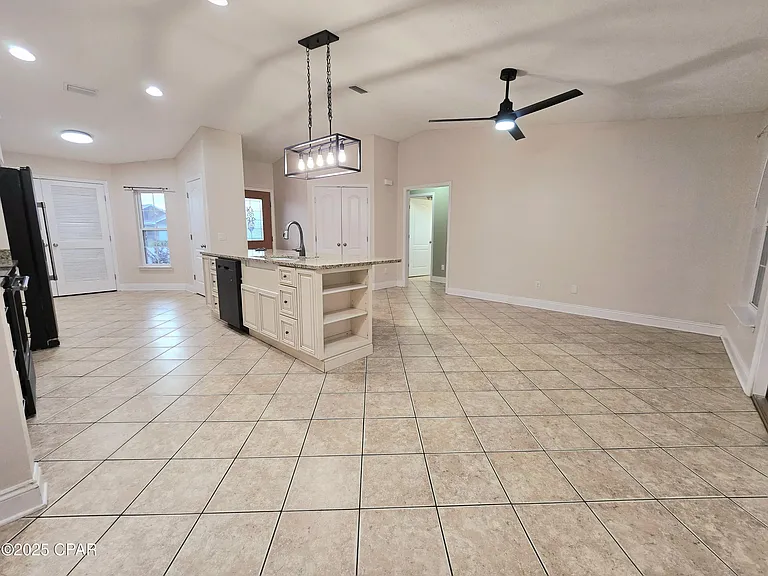 603 Diamonte Cir — Photo 4
