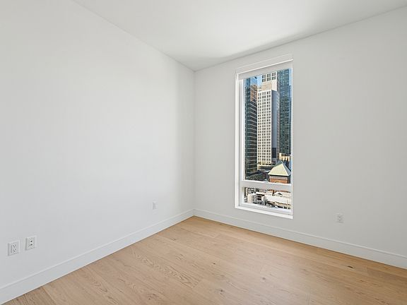 4th image of 312 W 43rd St #15G