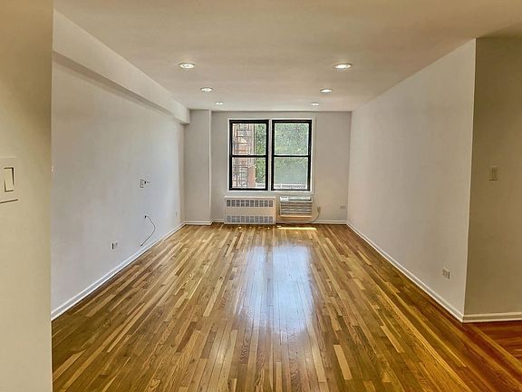 5th image of 3520 Leverich St #B