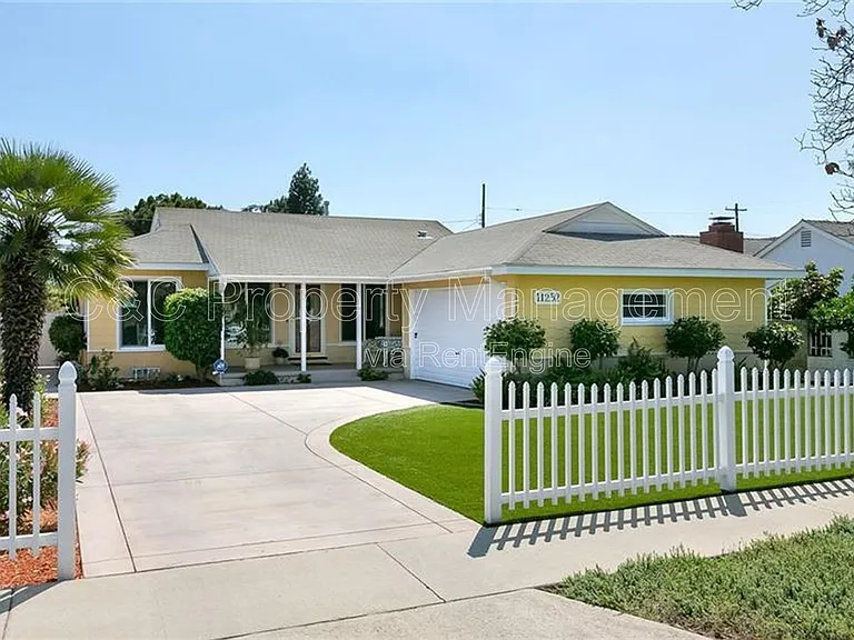 11252 Delano St — Photo 7