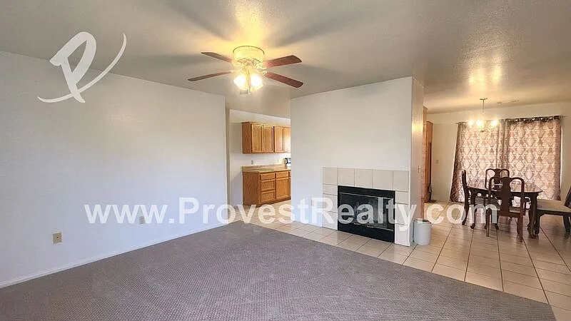 3 bed, 2.0 bath, 1200 sqft, $2,000 — Photo 4
