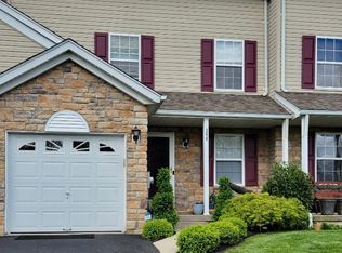 304 Cedar Waxwing Dr, Warrington, PA 18976
