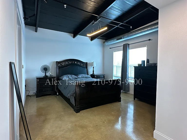 811 Montana St #1301 — Photo 13