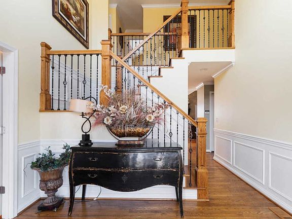 2nd image of 3101 Valley Haven Ct