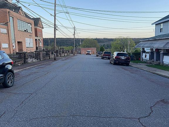 5th image of 44 Spring St