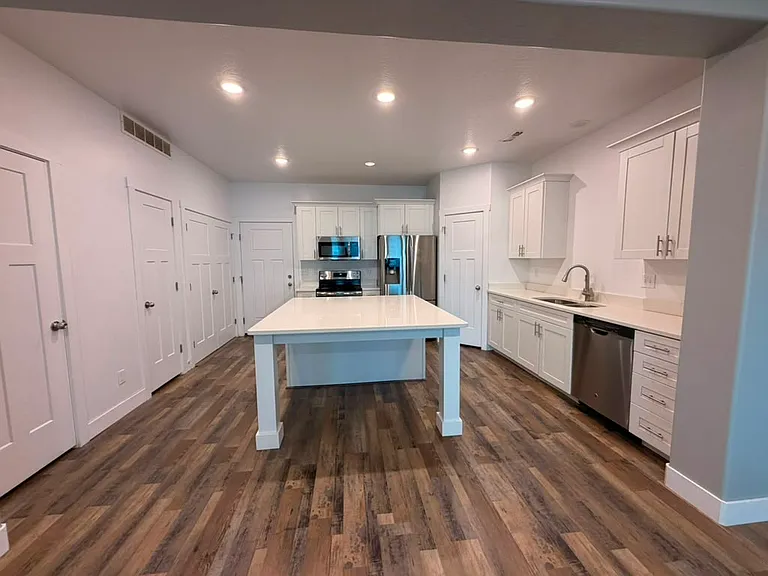 1674 E Talon Way — Photo 2