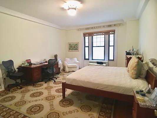 Rented by Moises Farhart, LREB | media 10