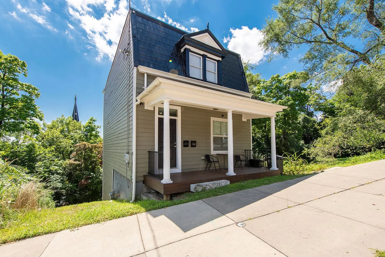 3 bed, 2.0 bath, 2798 sqft, $6,367 — Photo 4