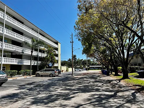 1425 Arthur St Photo 1