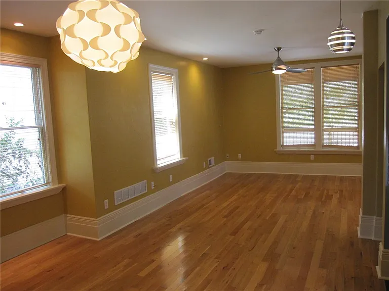 471 Oneida St — Photo 6