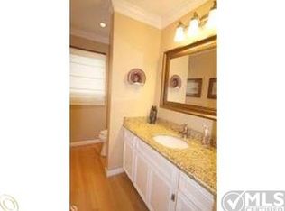 1979 Golf Ridge Dr, Bloomfield Hills, MI 48302