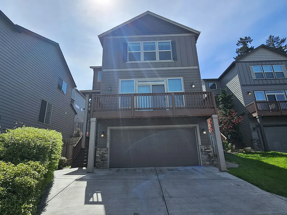 1405 NE 71st Dr