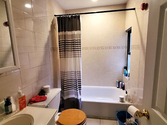 3rd image of 273A Nassau Ave #2A