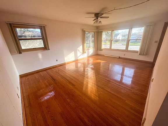 3rd image of 1632 Manitowoc Ave