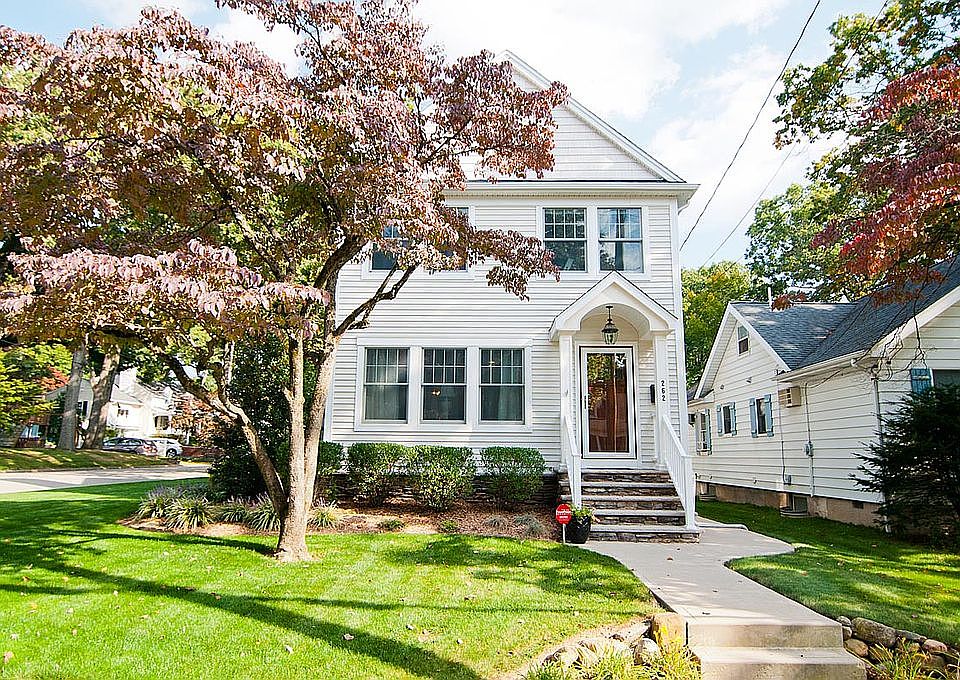 1st image of 262 Vreeland Ave