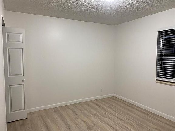 3rd image of 4321 Vermont Ave
