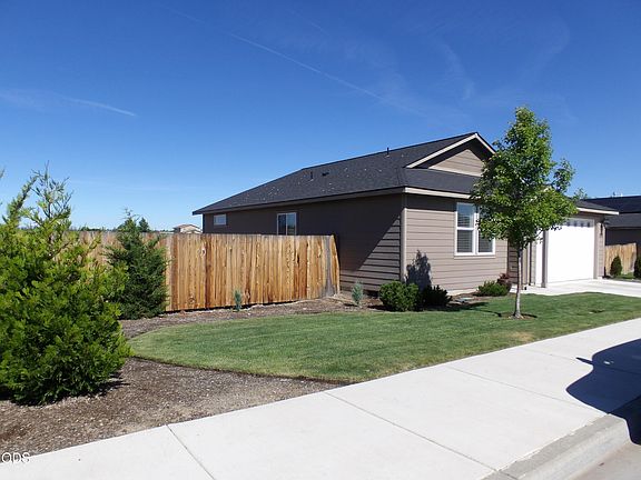 3rd image of 898 SE Strawberry Ln