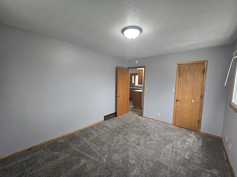 811 W 3rd St #8 — Photo 11