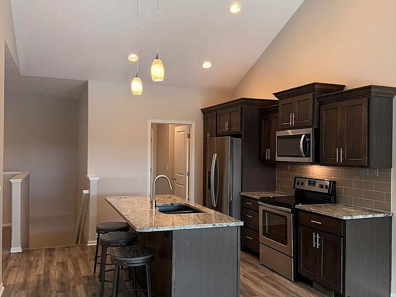 2nd image of 3841 Cabo Dr
