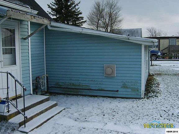 2nd image of 2417 Maple St