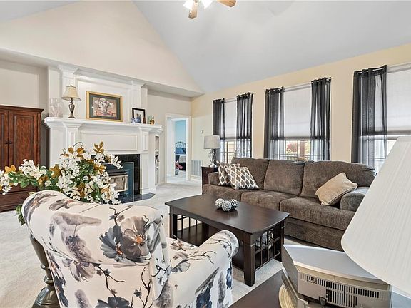 5th image of 6 Luncarty Ln