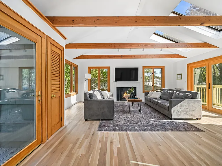 8 Millard St — Photo 16