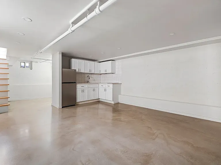 124 Sullivan Pl #1 — Photo 2