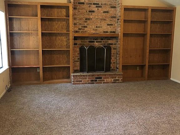 3rd image of 3725 Laurel Oak St
