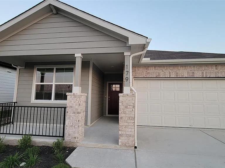 179 Sweetwater Dr — Photo 2