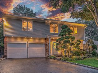1968 Ashley Pl, Westbury, NY 11590