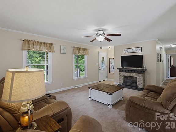 5th image of 600 Fisher St