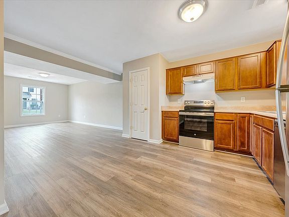 4th image of 6749 Woodcreeper Dr