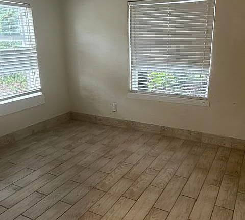 5th image of 1839 SW 23rd Street