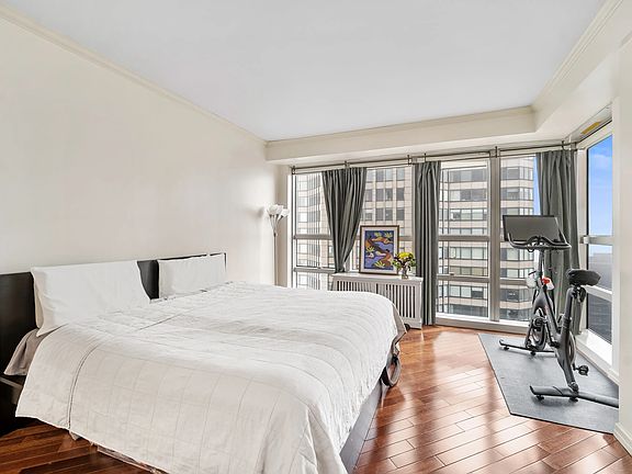 3rd image of 146 W 57th St #68/69E