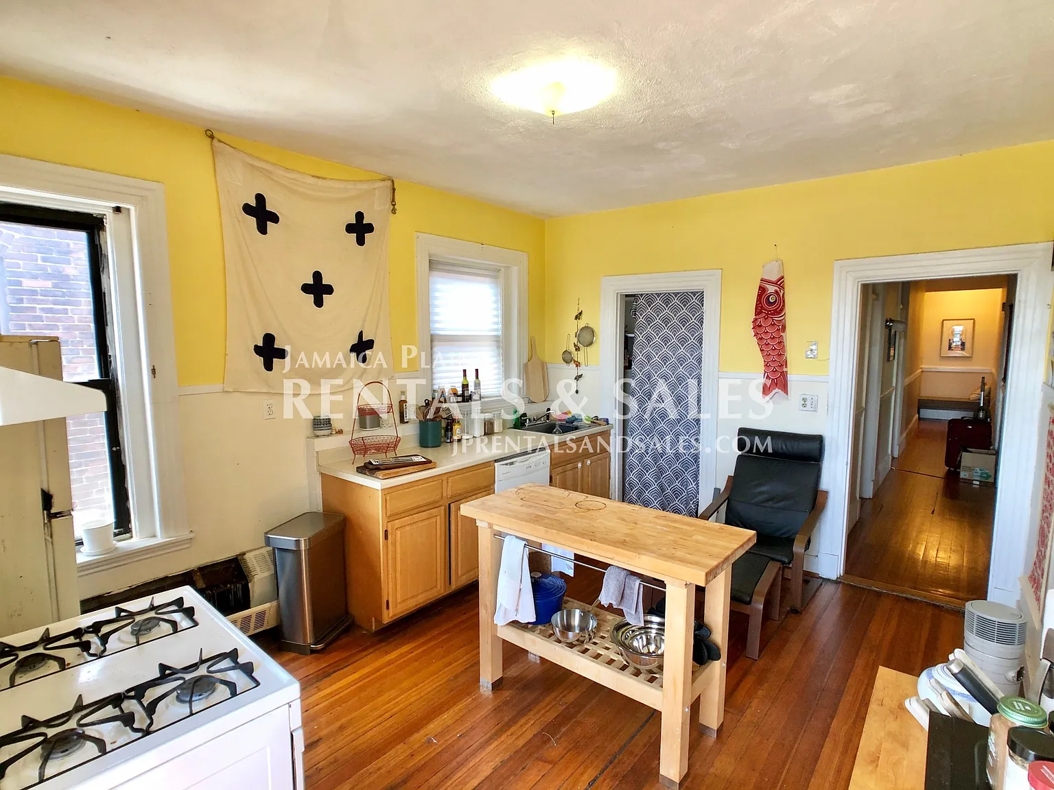 1 bed, 1.0 bath, 700 sqft, $2,200 — Photo 2