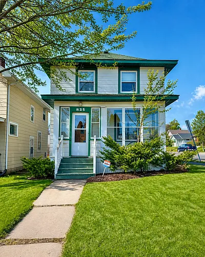 825 N 10th Ave E Photo 1