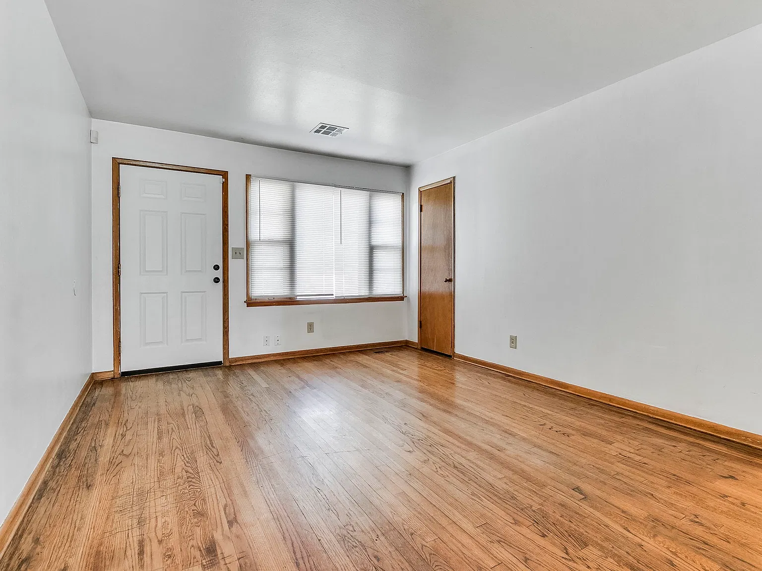 3 bed, 1300 sqft, $1,250 — Photo 2