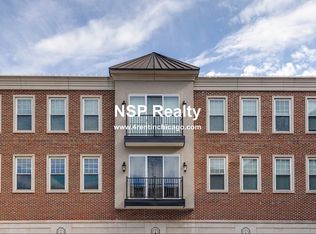 115 Lake St Unit 211, Libertyville, IL 60048