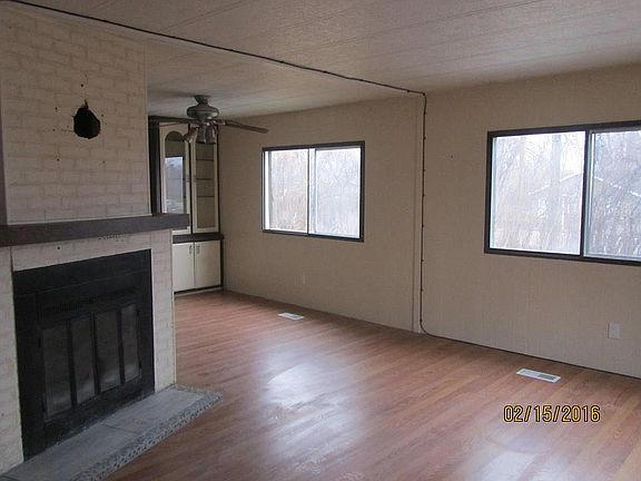 Living room & dining area