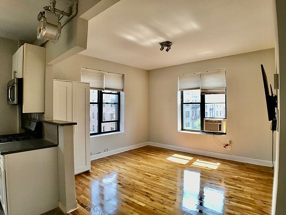3rd image of 815 W 180th St #52A